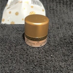 Mineral Foundation Jar - Gold Cap, Beige Base
